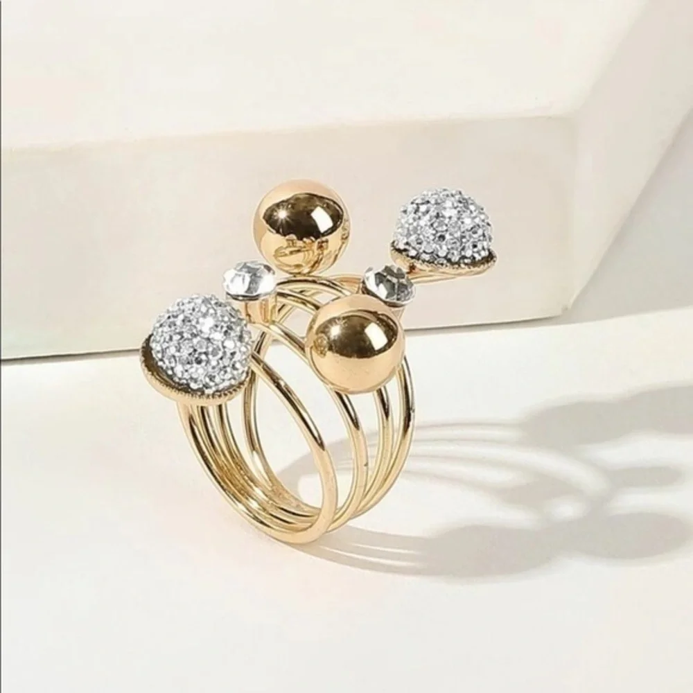 💋 NEW Spiral rhinestone statement ring
